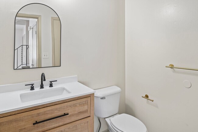 Building Photo - West Knoxville 37919 - Charming, Newly Upd...
