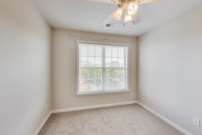 Room 1 - 5294 Jule Star Dr