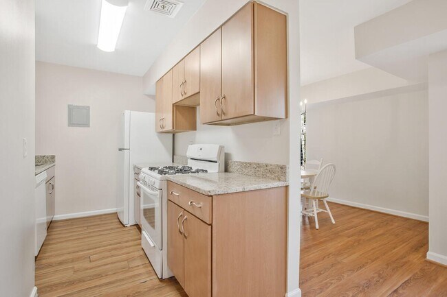 Building Photo - Coming Soon! 2 bedroom condo in Annapolis!