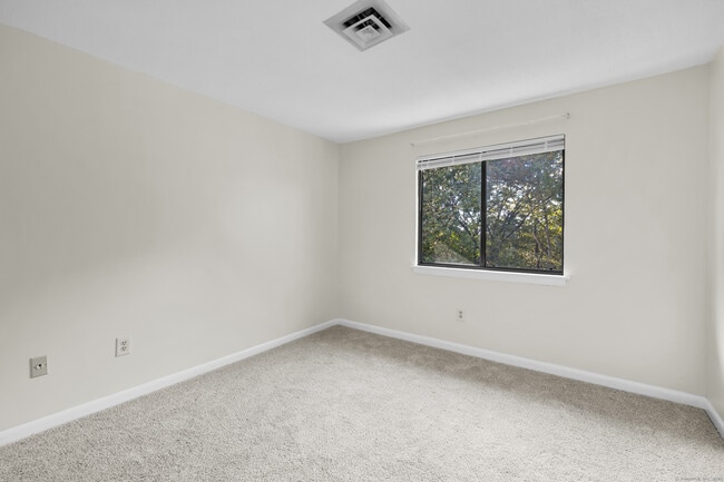 Building Photo - 103 Cliffside Dr
