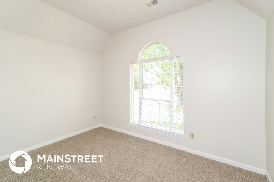 Building Photo - 2323 Kindlewood Dr