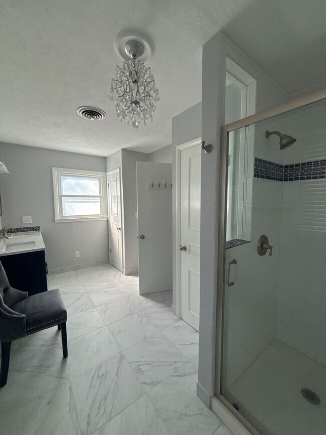 Building Photo - Beautiful 4-Bedroom/2.5 Bath Single-Family Home in Great Neighborhood in Johnson City, TN, with d...