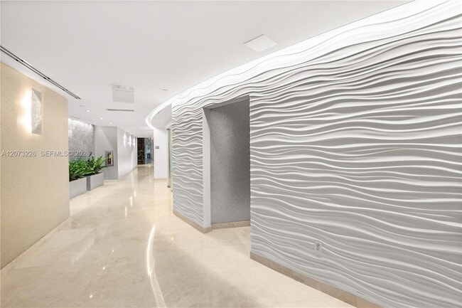 Building Photo - 15811 Collins Ave