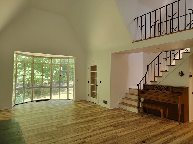 Building Photo - 73 Huntington Hills Ctr