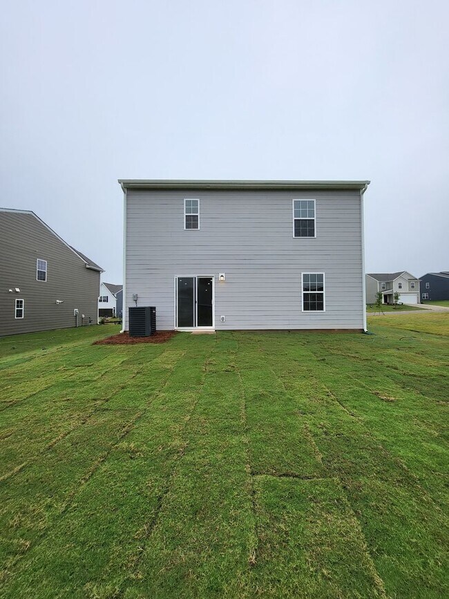 Building Photo - Stunning 5BR/3BA Home located in Statesville