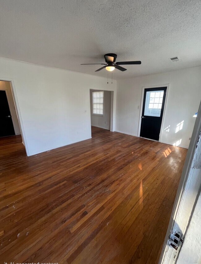 Building Photo - Spacious 2 bedroom 1 bath home for lease