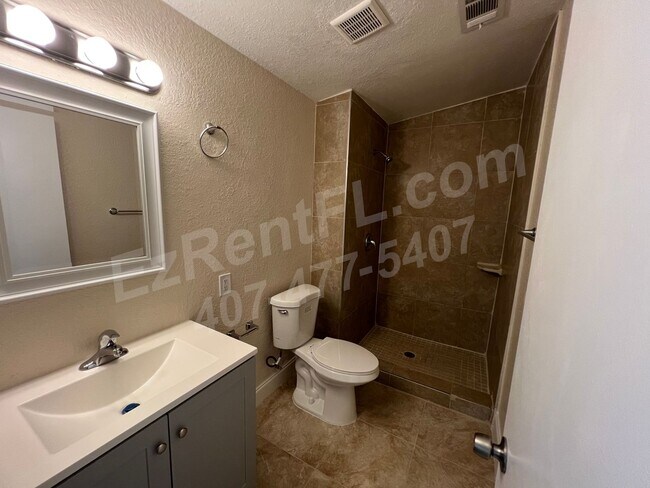 Building Photo - Newly renovated 4-bedroom, 2-bathroom home...