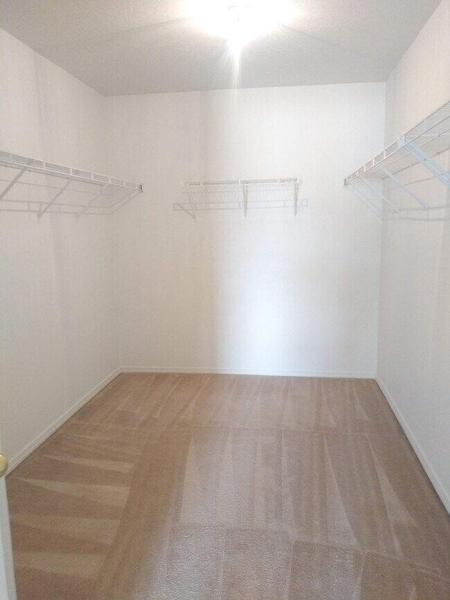 Building Photo - 3BR, 2.5BA, 2CG
