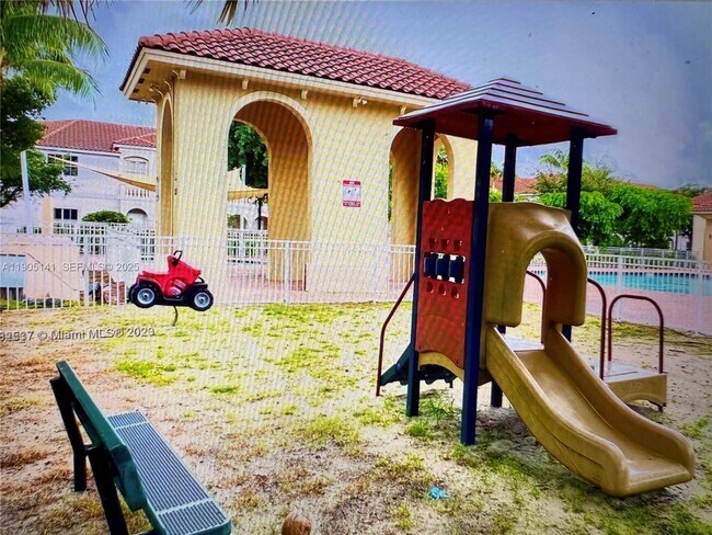 Building Photo - 4932 SW 140th Terrace