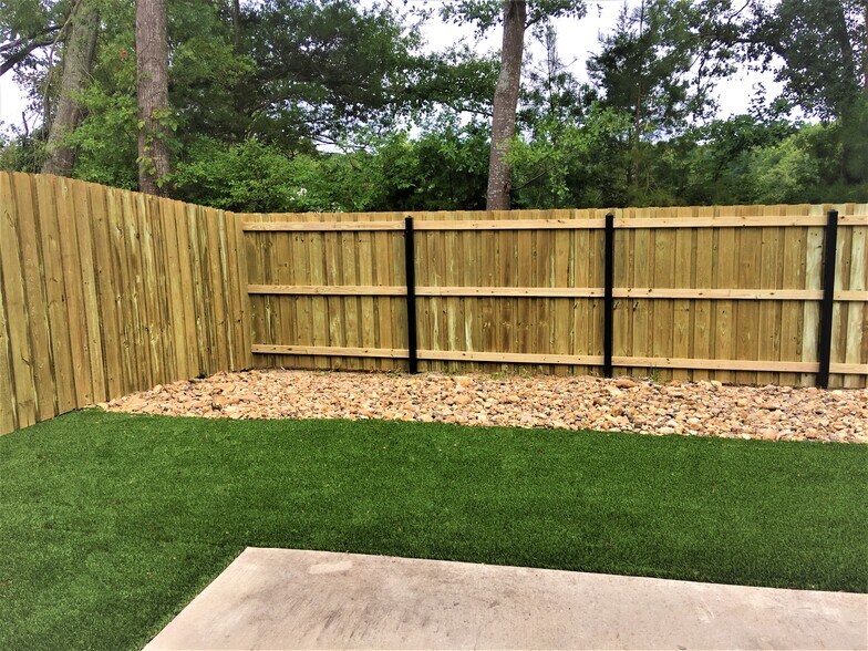 Privacy Fenced Yard - 10661 Brothers Ln