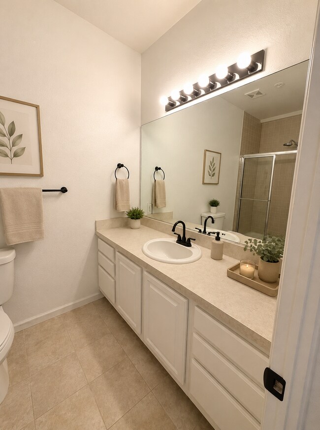 Building Photo - Top-Floor 2 Bed/2 Bath Condo in SE Fort Collins - Pool, Hot Tub & Fitness Center - $1,895/mo - Mo...