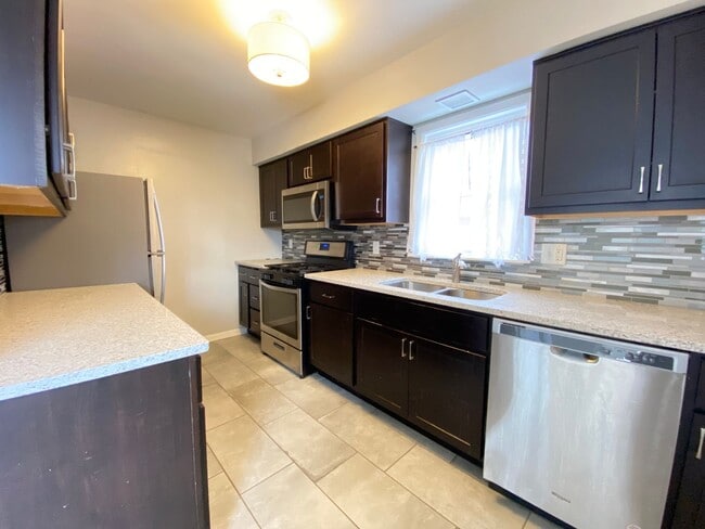 Building Photo - 3 Bedroom In Highland, IN