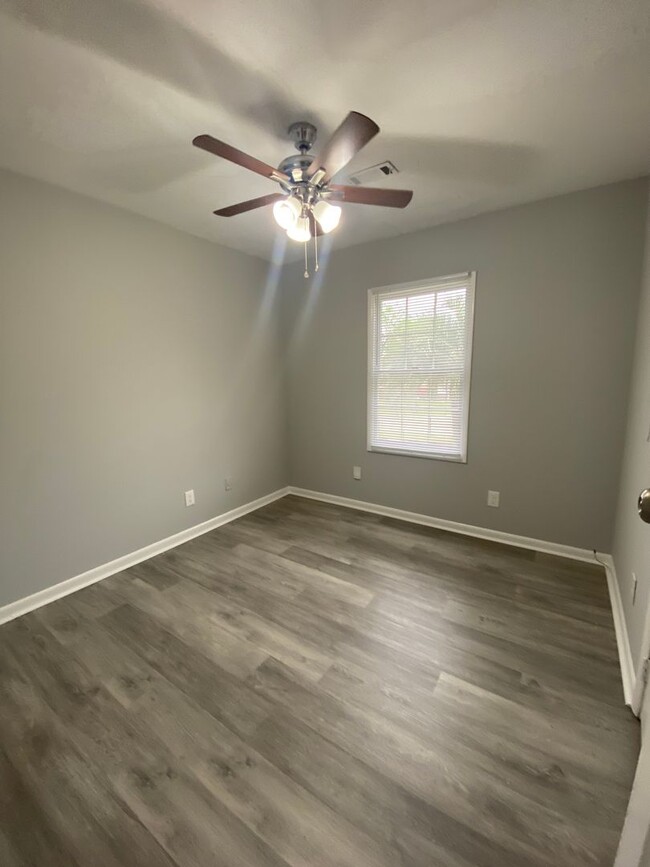 Building Photo - Beautiful 3 Bedroom Ranch in Goose Creek