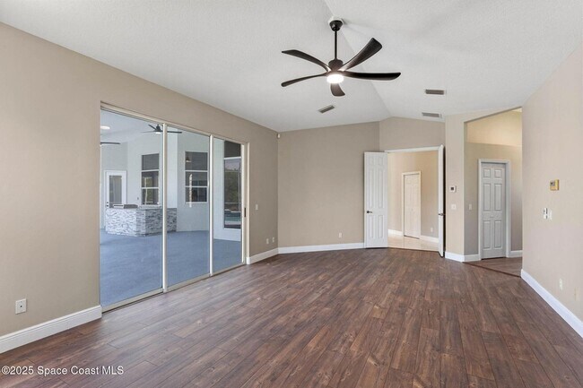 Building Photo - 706 Palmer Way