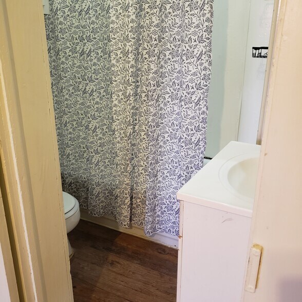 Building Photo - 716 N Main St