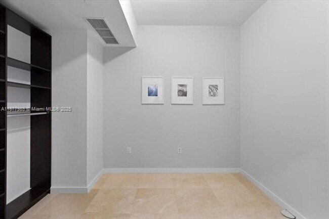 Building Photo - 1100 Biscayne Blvd