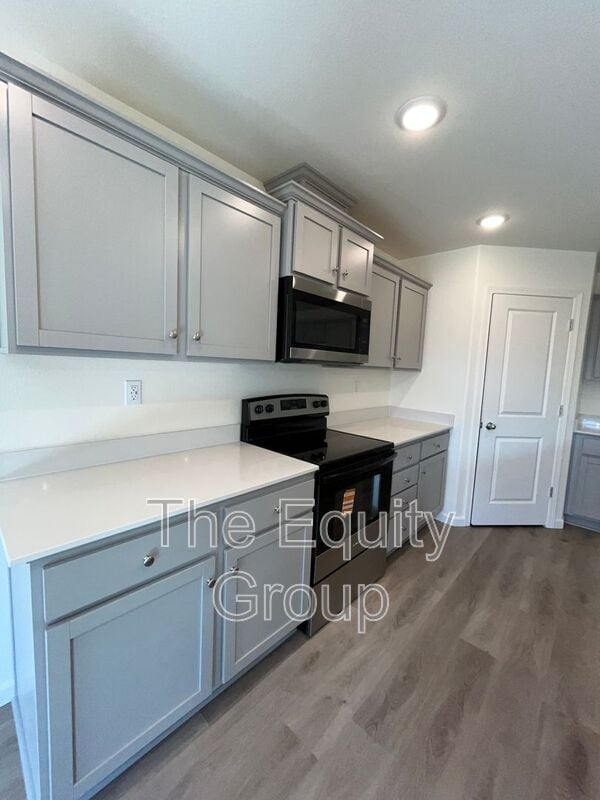 Building Photo - 7039 W Wren Ave