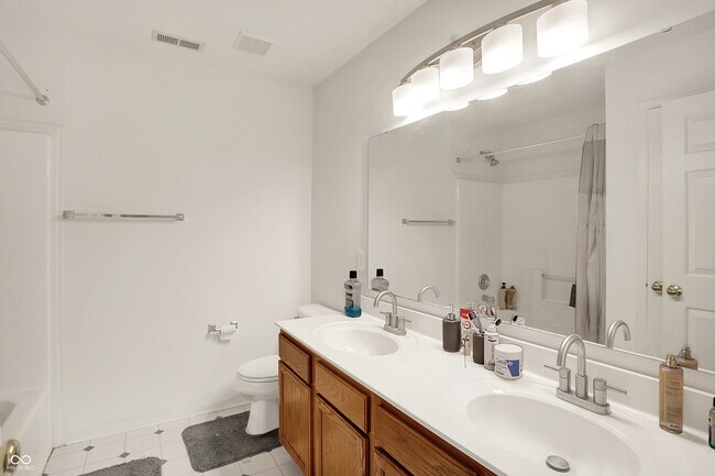 Building Photo - 5761 Cantigny Way S