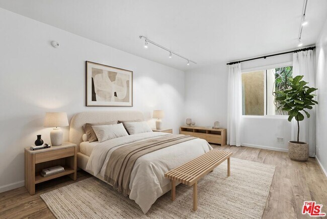 Building Photo - 1557 S Beverly Glen Blvd