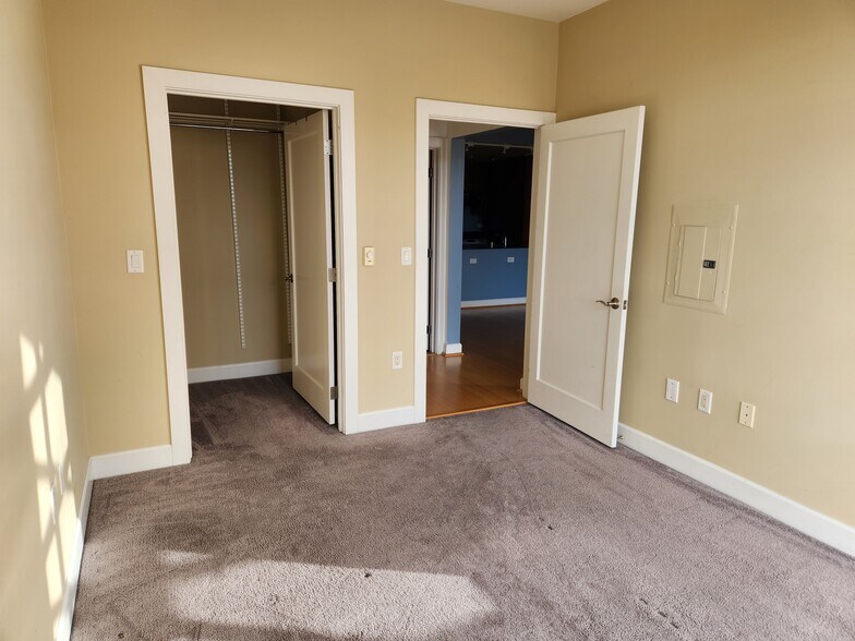 Building Photo - 585 9th St