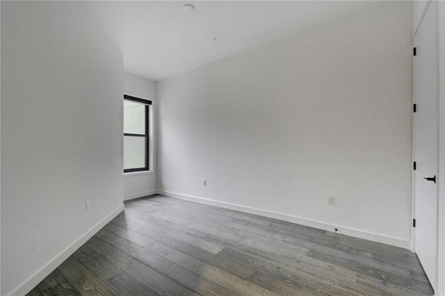Building Photo - 800 Embassy Dr