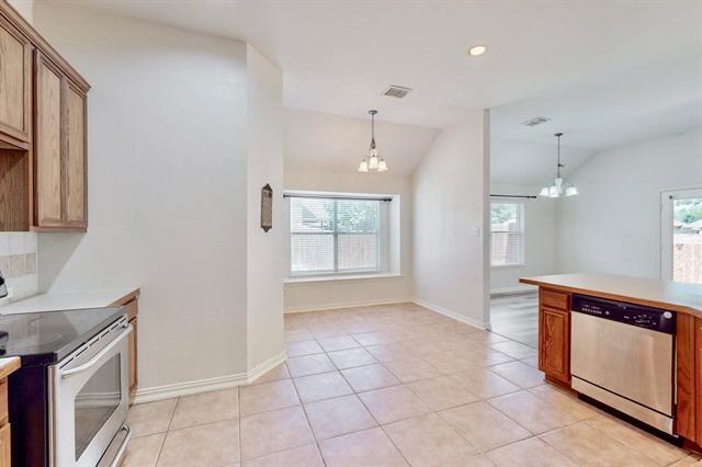 Building Photo - 1216 Lake Forest Dr