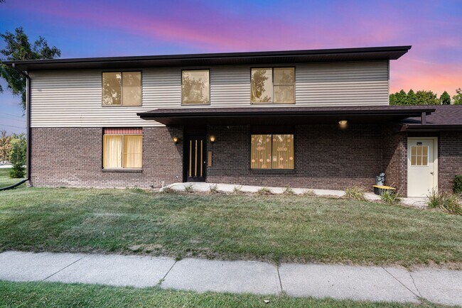 Building Photo - 1301 Springfield Dr