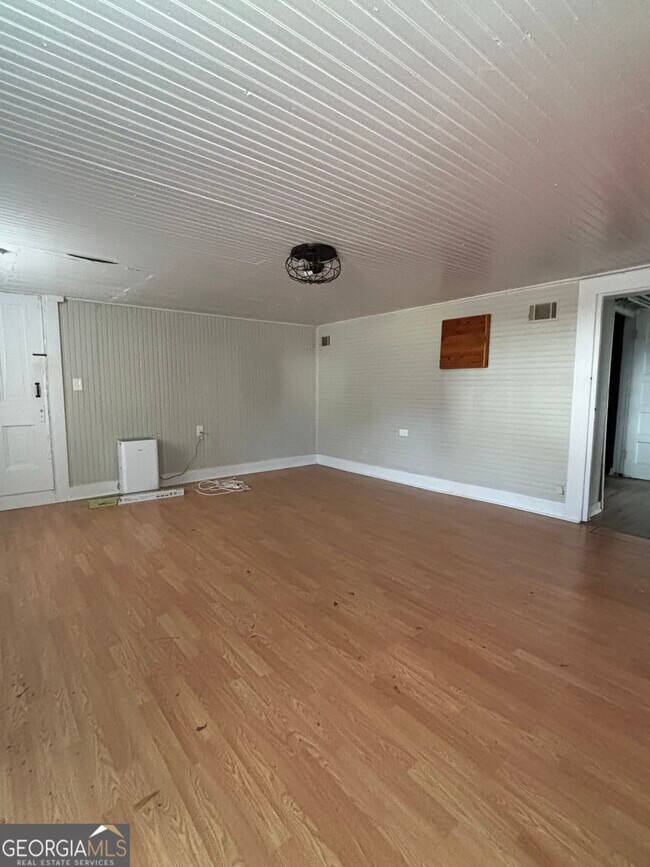 Building Photo - 332 Carr St