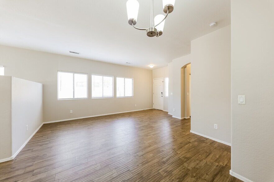 Building Photo - 16862 W Post Dr