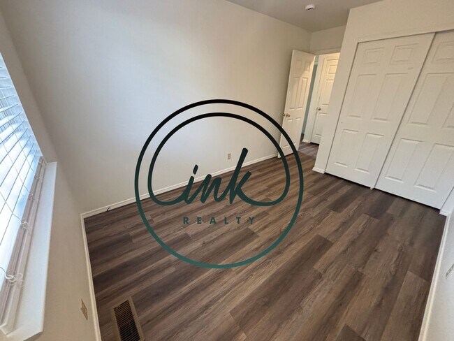 Building Photo - Newly updated Chichester Estates home