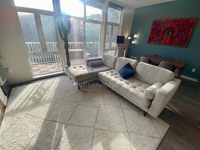 Building Photo - Stylish Capitol Hill Loft Condo w/ Floor-to-Ceiling Windows, Gas Fireplace