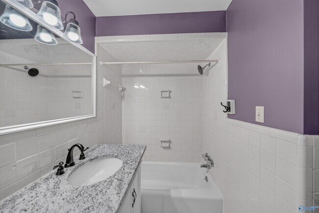 Building Photo - 1208 SE Willowbrook Dr