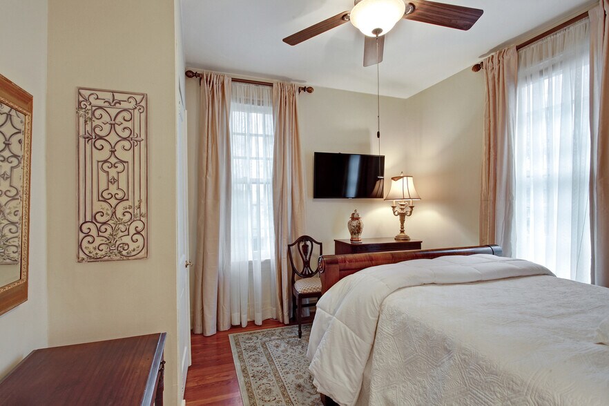 Bedroom - 4 Fontainebleau Dr
