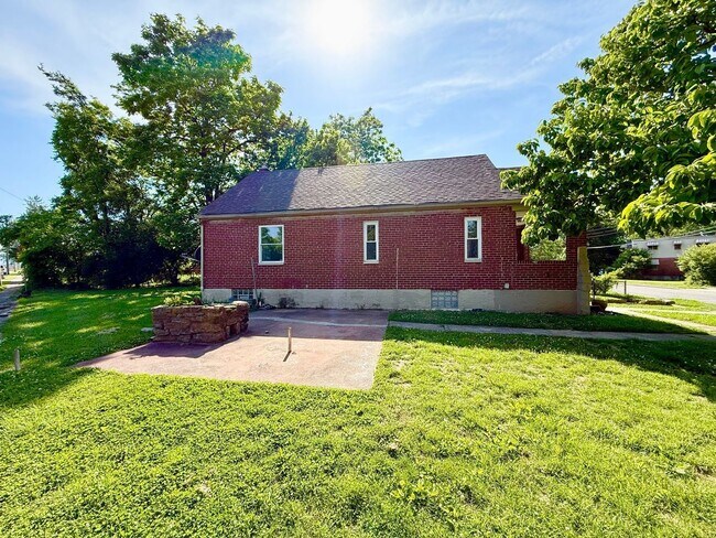 Building Photo - 911 Prairie Ave