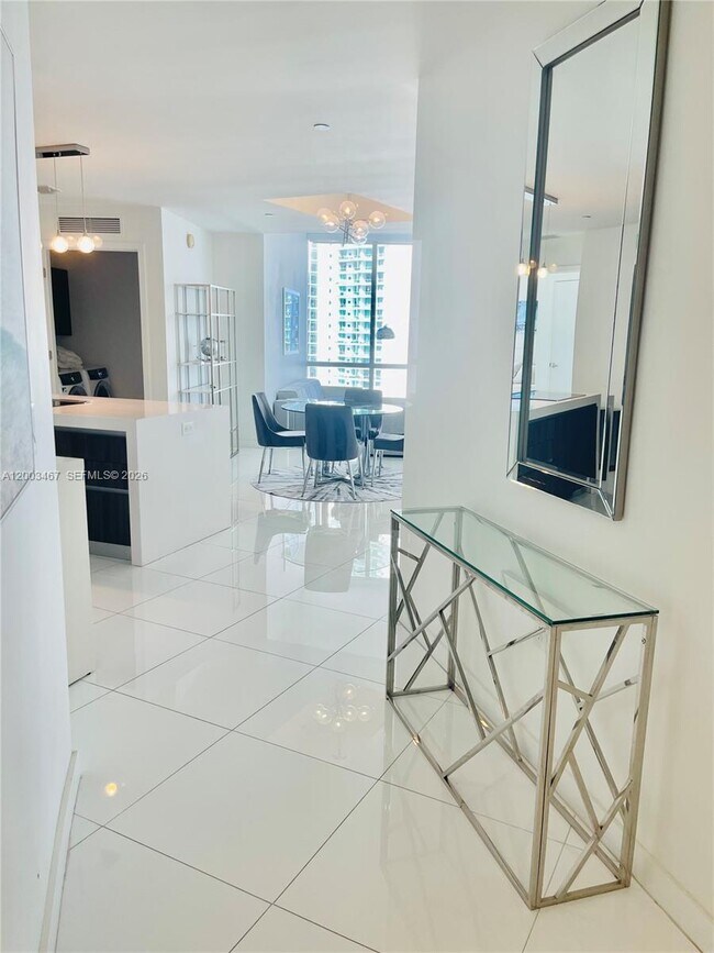 Building Photo - 851 NE 1st Ave