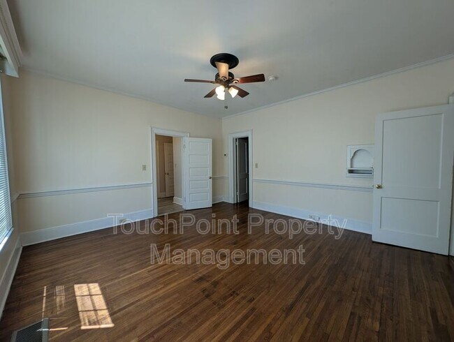 Building Photo - 476 Spring St SW