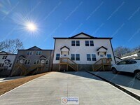 Building Photo - Gorgeous newly built townhome near downtow...