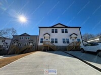 Building Photo - Gorgeous newly built townhome near downtow...
