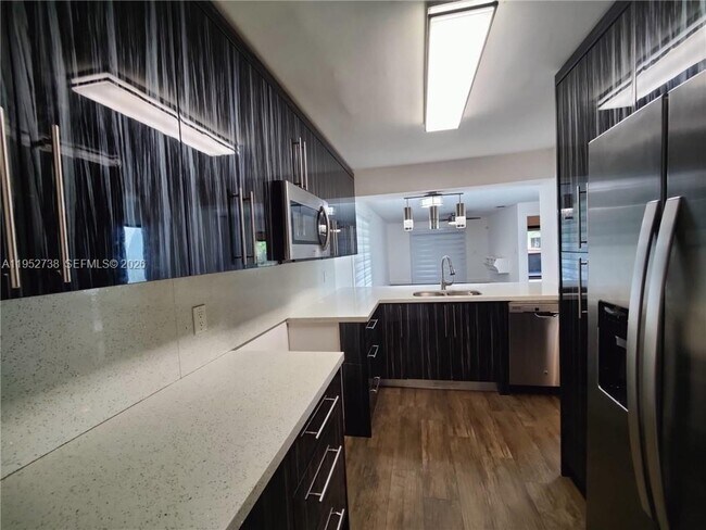 Building Photo - 5201 SW 31st Ave