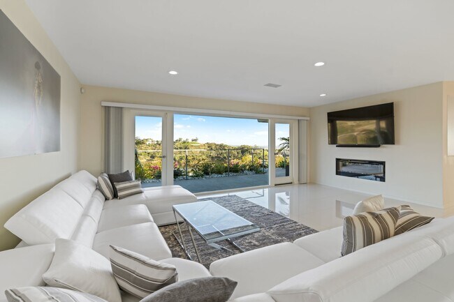 Building Photo - 2900 Lakeridge Dr