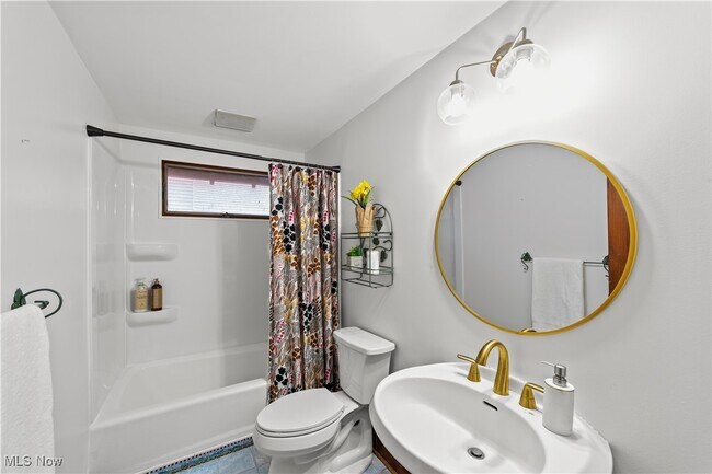 Building Photo - 19 4th