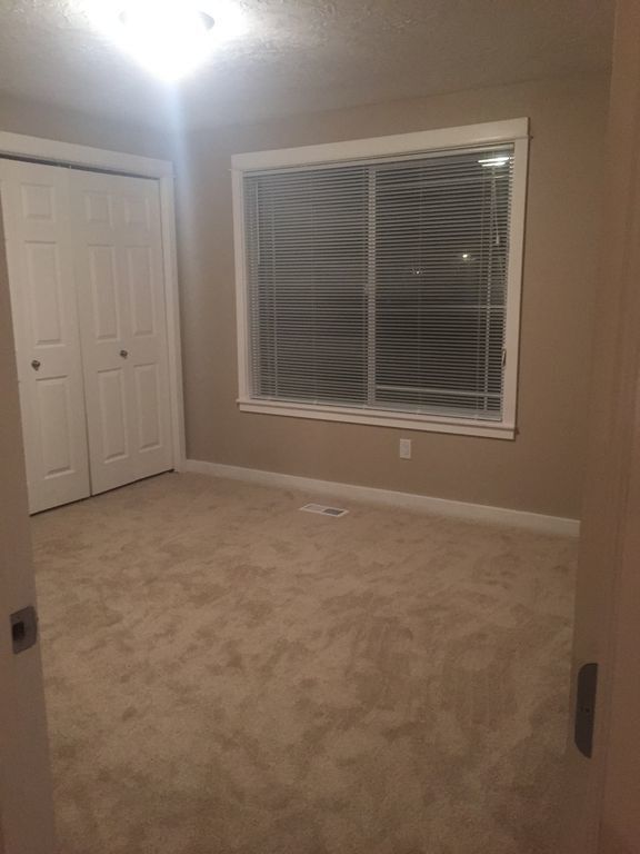 Building Photo - 3 bed/2 bath in Clover Ridge with AC, fenc...