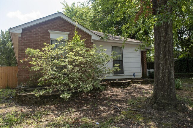 Building Photo - 1615 Woodmere Loop