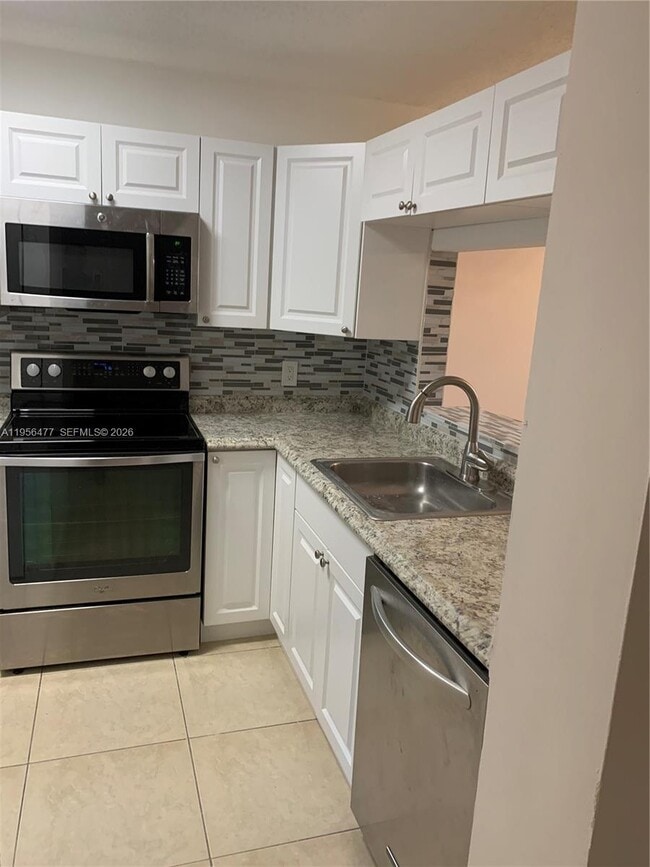 Building Photo - 1013 Coral Club Dr