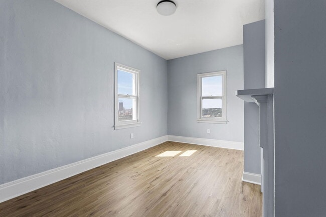 Building Photo - 2721 Cobden St