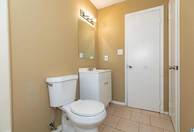 Building Photo - 4/2 Adamsville Home