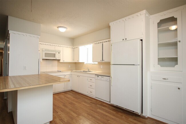 Building Photo - 30115 Misty Meadow Dr