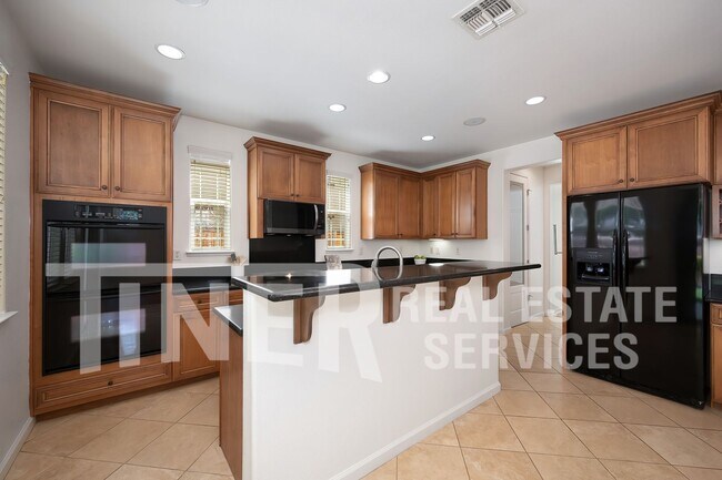 Building Photo - 2469 Kinsella Way