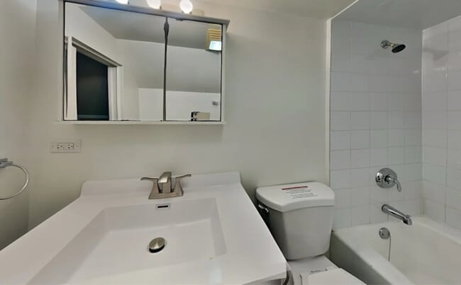 Building Photo - 5219 N Newcastle Ave