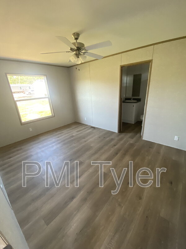 Building Photo - 123 Dogwood Dr